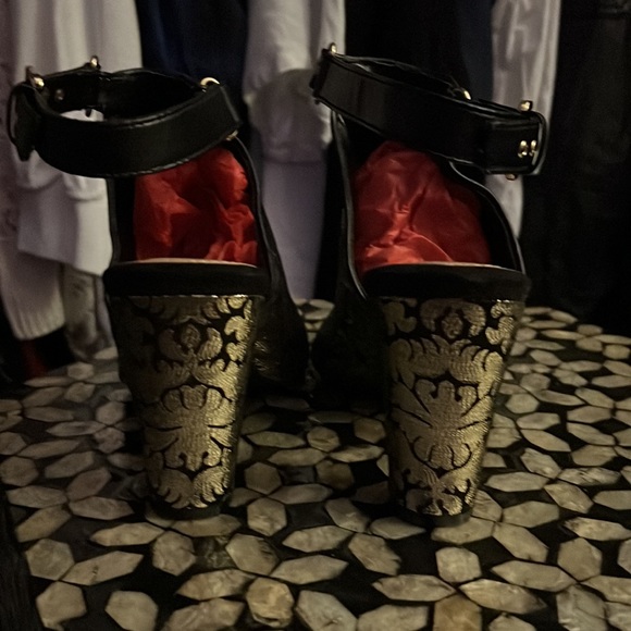 Torrid new gold and black block heels - Picture 6 of 6
